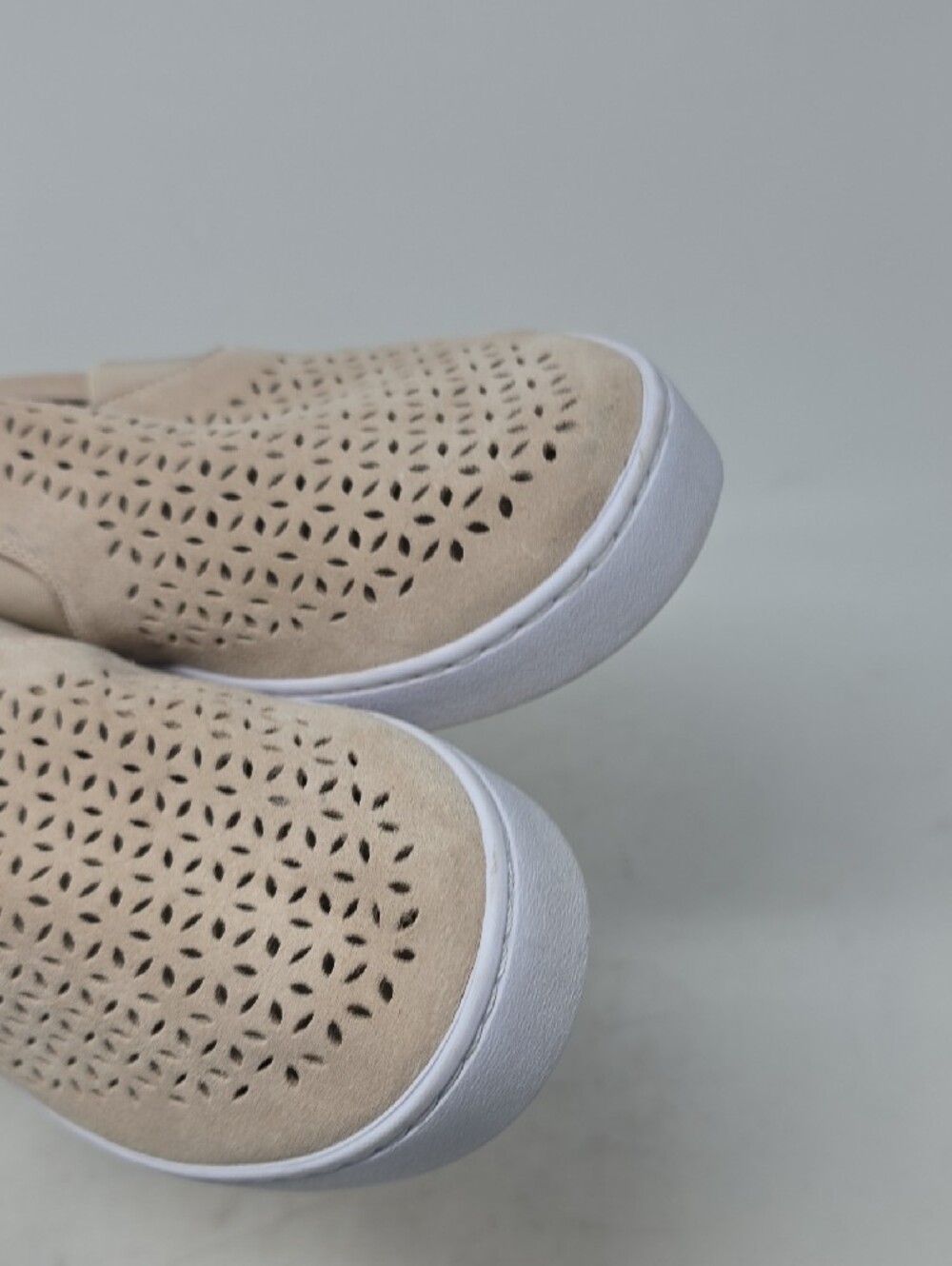 Vionic Kani Beige Laser-Cut Slip-On Flats Size 10 - Picture 5 of 7